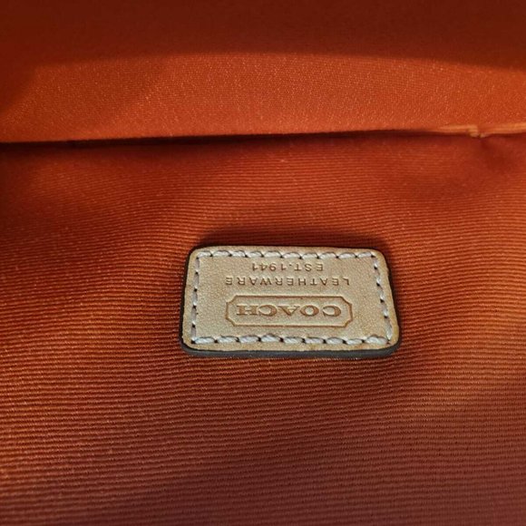 Coach Signature Wallet - Picture 5 of 7